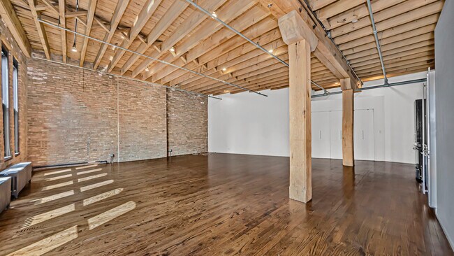 Building Photo - 711 S Dearborn St