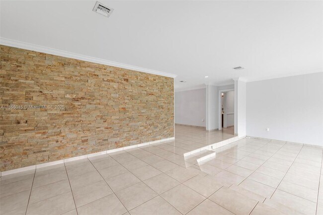 Building Photo - 9255 SW 108th St