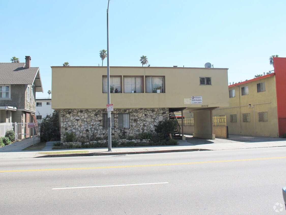 Building Photo - 2232 S Western Ave