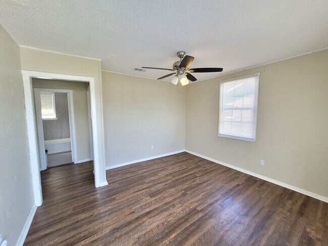 Foto del edificio - MOVE IN SPECIAL: Waived $350 Cleaning Fee!...