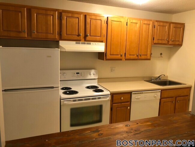 Building Photo - 122 Dustin St