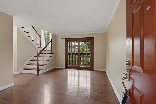 Building Photo - 515 Chesterfield Ave