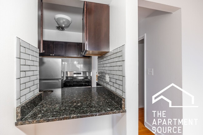 Building Photo - 6830 N Sheridan Rd