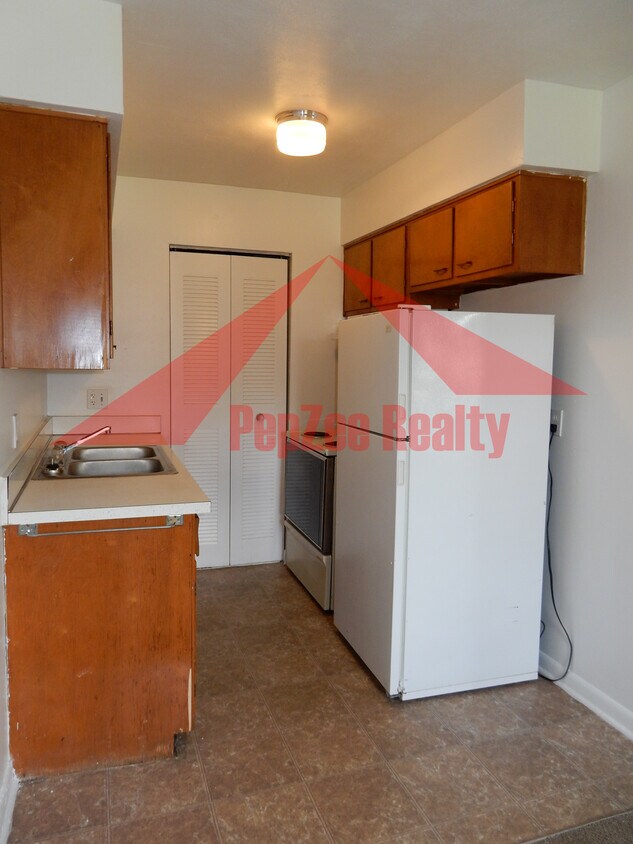 Kitchen - 3380 Valerie Arms Dr