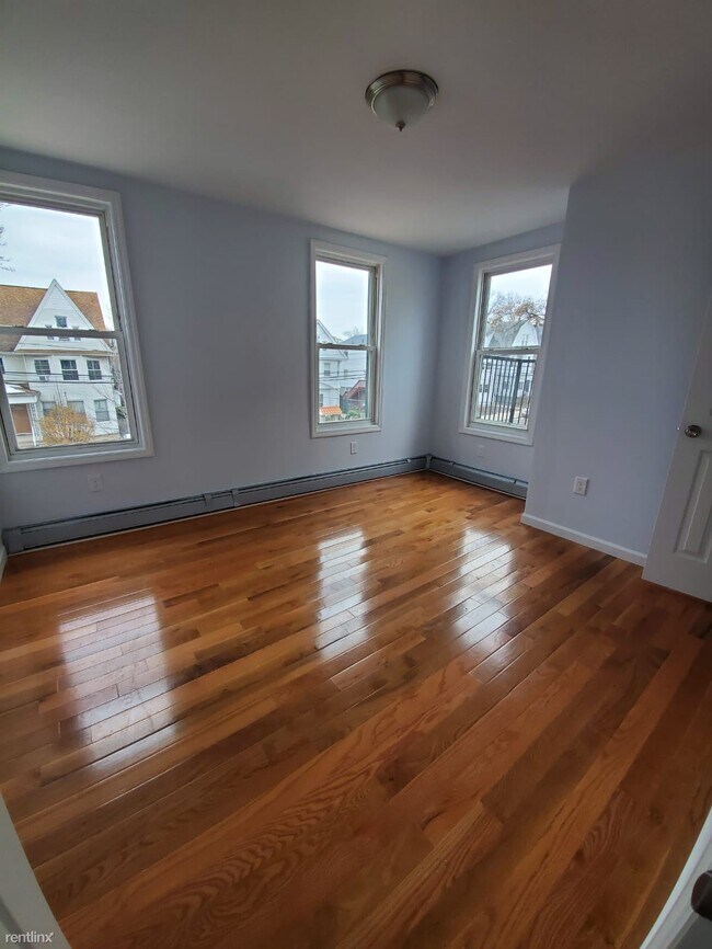 Building Photo - 4 br, 2 bath House - 744 Highland Ave Unit 2