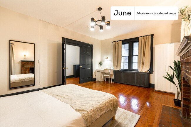 Foto del edificio - Private bedroom in 5 bed/2 bath Home