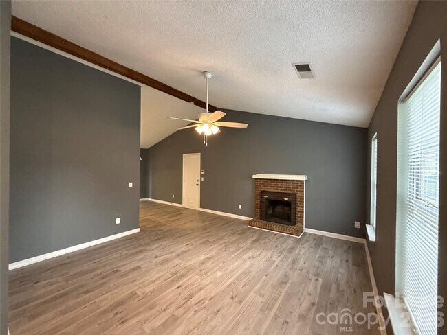 Building Photo - 11111 Meadow Bank Ln