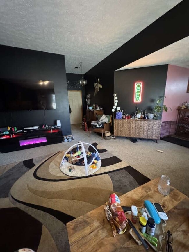 Building Photo - 2571 N West Ave