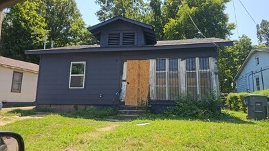 Building Photo - 2531 Pershing Ave