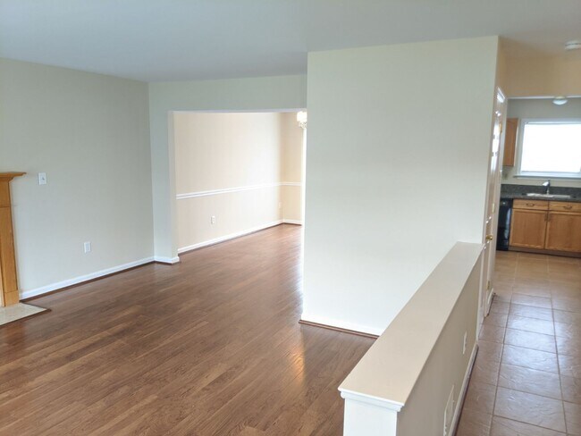 Building Photo - Single Family Home in established Frederic...