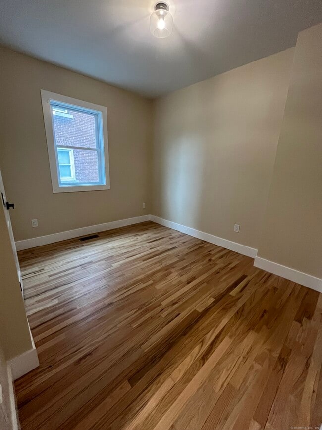 Building Photo - 115 Belden St