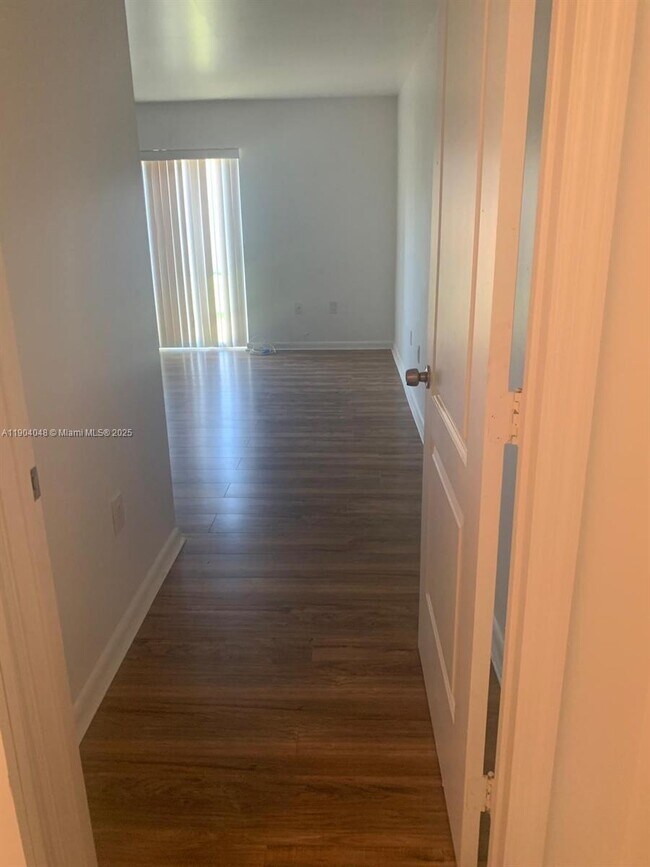 Foto del edificio - 2577 NE 184th Terrace