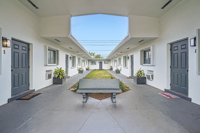 Building Photo - z-042026-Parkview I & II