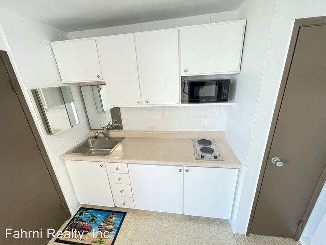 Building Photo - Studio, 1 bath House - 2509 Ala Wai Boulev...