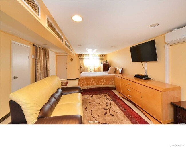 Foto del edificio - 153-08-153-77 77th Rd