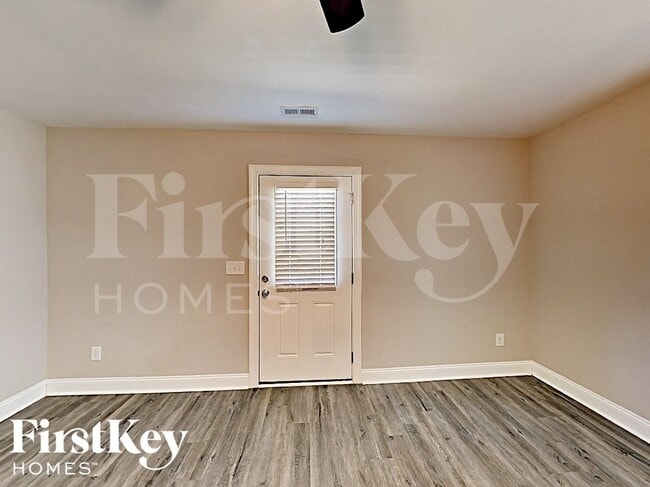 Building Photo - 839 Murphy St