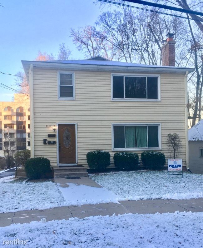 Building Photo - 1 br, 1 bath Apartment - 3010 Harvey St.