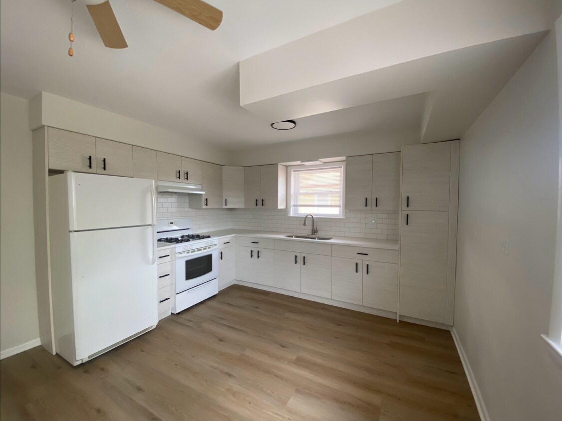 Foto principal - 8246 W Grand Ave