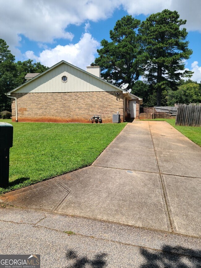 Foto del edificio - 2120 Fieldstone View Ct SE