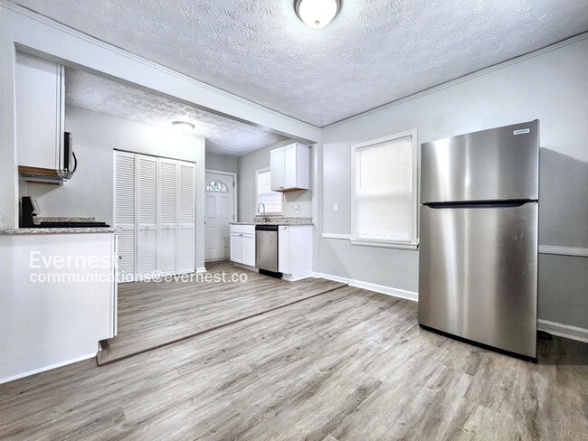 Building Photo - 1292 Beecher St SW