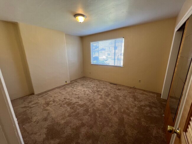 Building Photo - 115 Seeno St