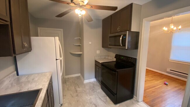 Foto del edificio - 2420 Brandon Ave SW