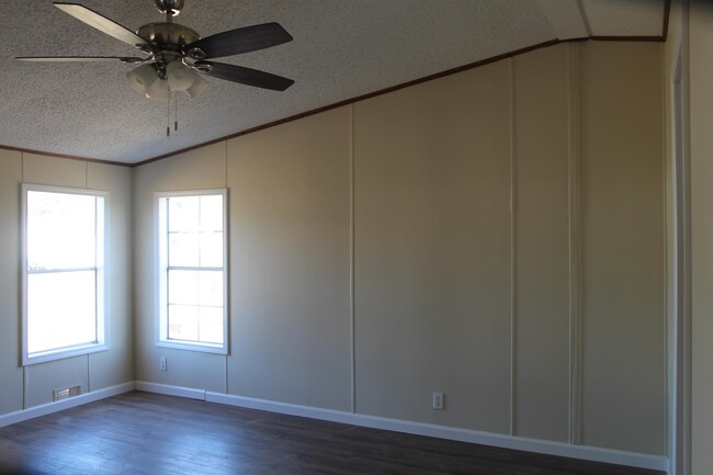 Building Photo - 3310 War Eagle Ave