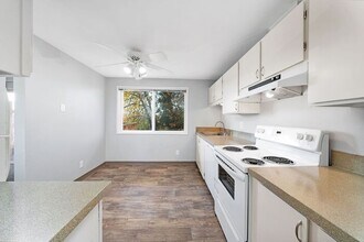 Building Photo - 13455 SE Oatfield Rd