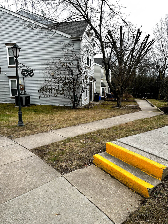 Building Photo - 1722 Wilcox Ln