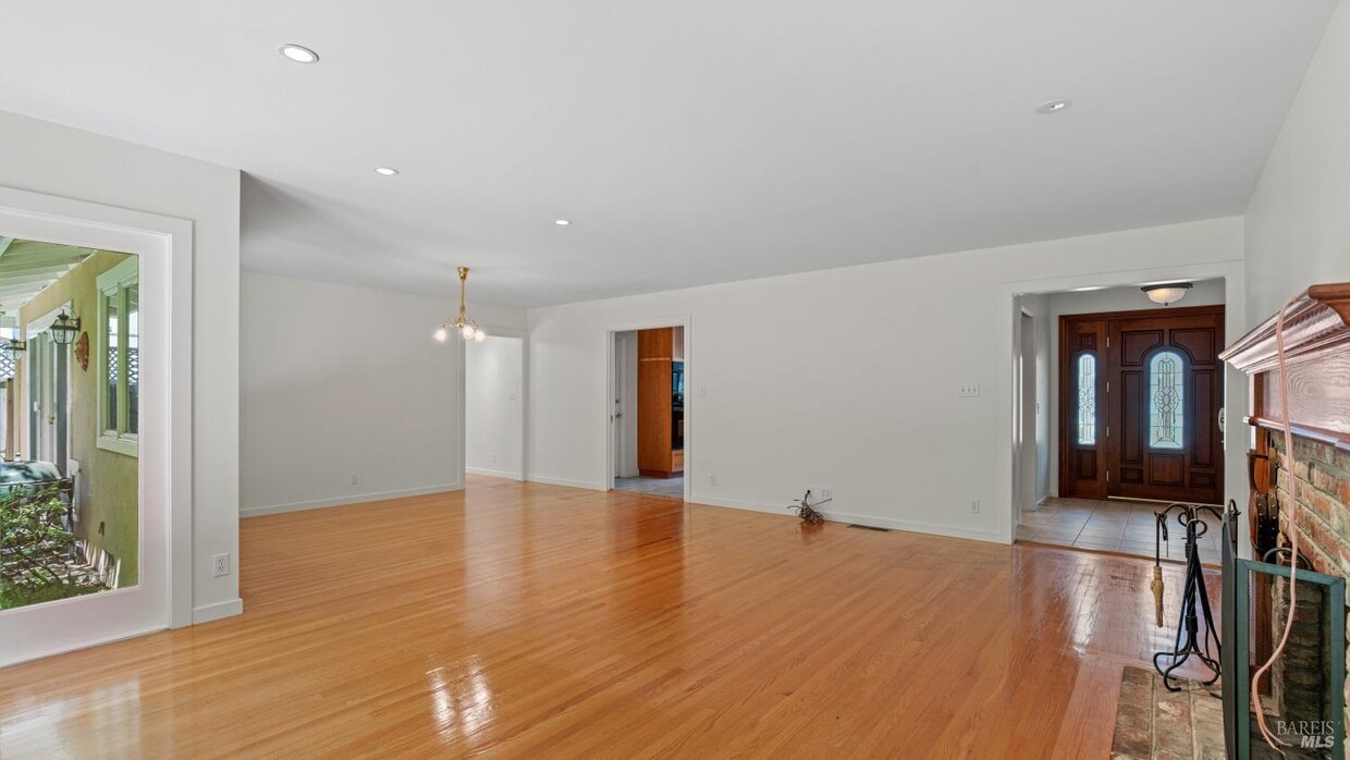 Foto principal - 389 Mountain View Ave