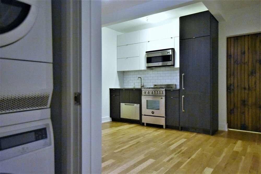 Primary Photo - 444 E 13th St