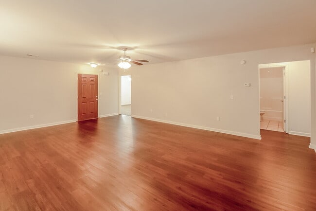 Foto del edificio - 4061 Colton Dr