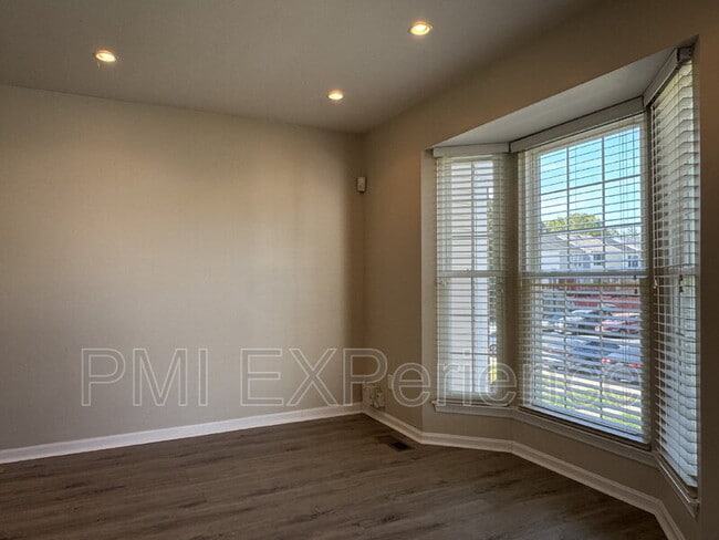 Building Photo - 11303A Golden Eagle Place