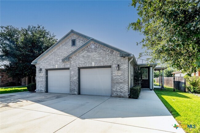 Building Photo - 225 Anne Louise Dr
