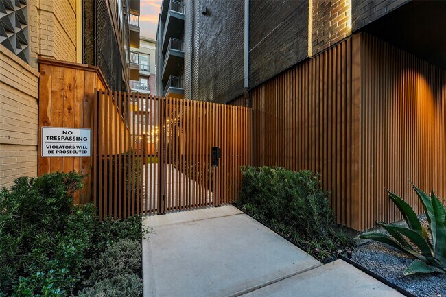 Foto del edificio - 170 Malone St