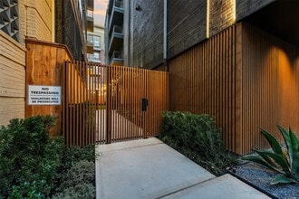 Building Photo - 170 Malone St