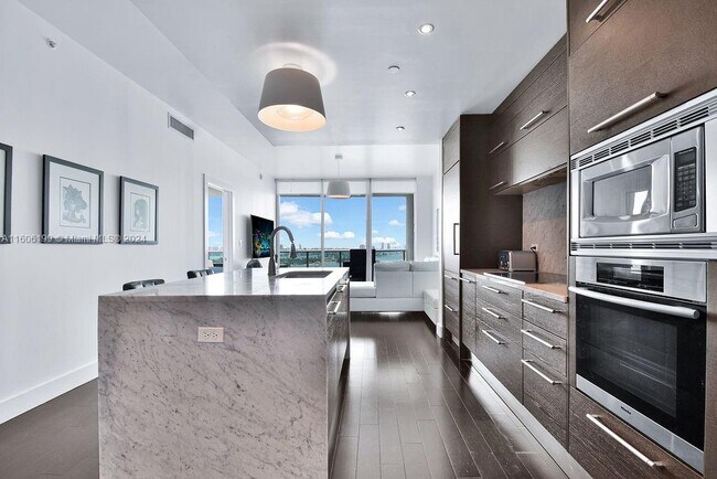 Building Photo - 900 Biscayne Blvd