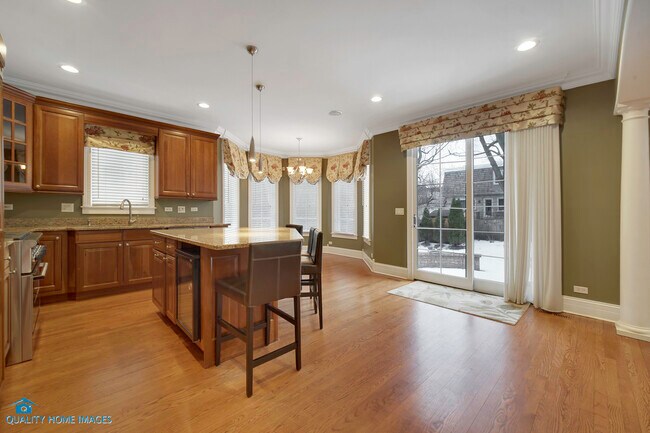 Building Photo - 420 Pine Manor Dr