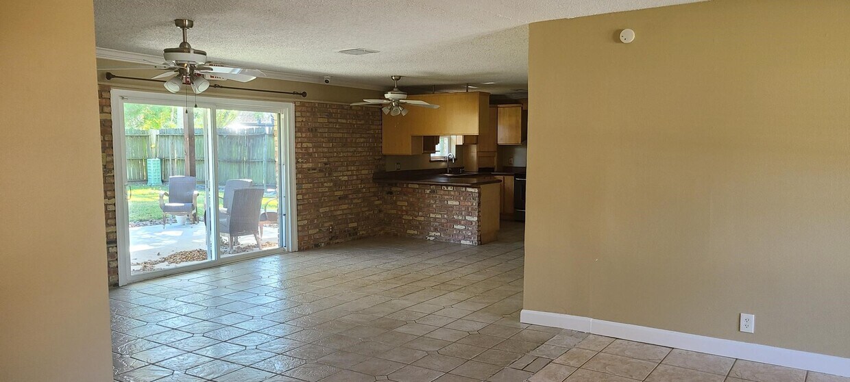 Foto del edificio - 11123 Hazelhurst Dr