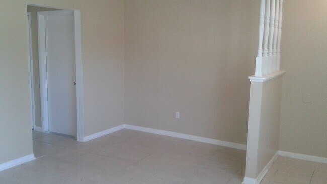 Building Photo - 2299 Oshkosh Ct