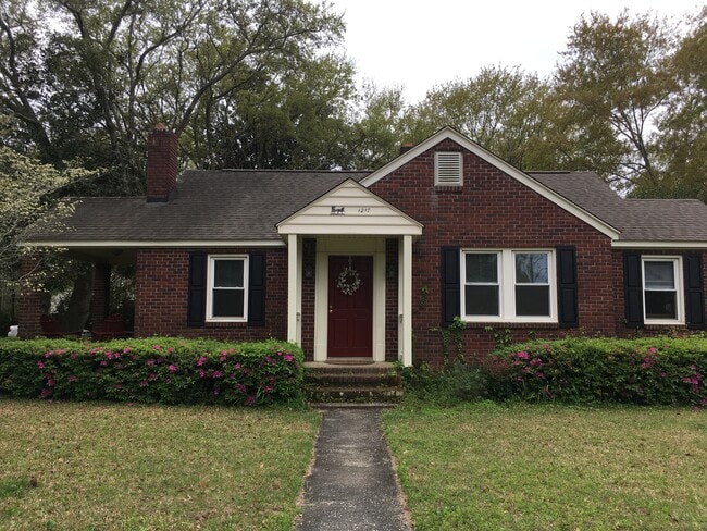 Building Photo - 1217 Hollywood Dr