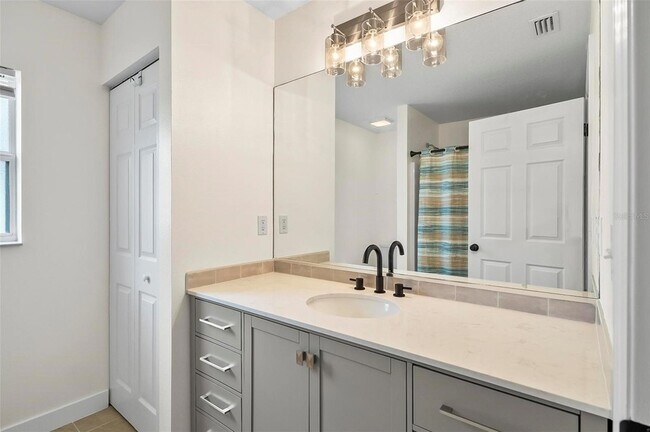 Foto del edificio - 64 Radcliffe Dr