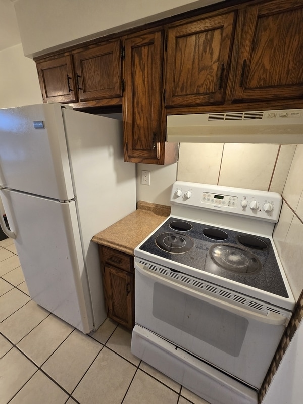 Foto del edificio - 9625 Grove Ave