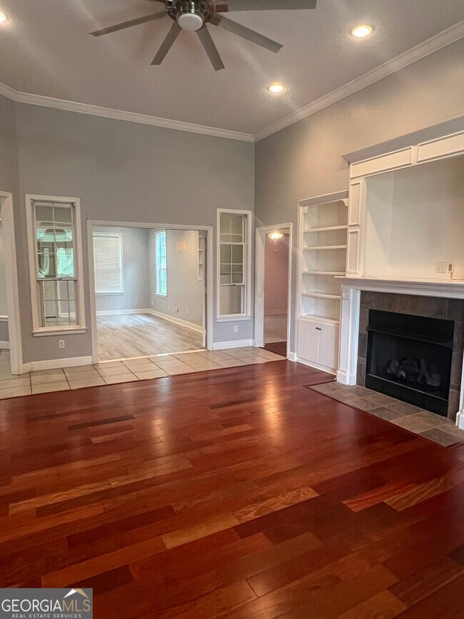 Foto del edificio - 129 Bedford Ct