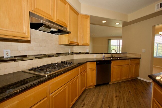 Foto del edificio - Carlsbad Condo West of 5 Freeway with Lagoon Views - Available June 1st!