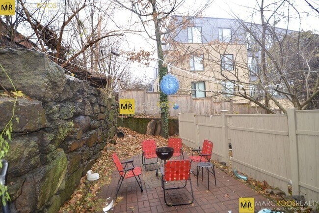 Foto del edificio - 10 Sewall St