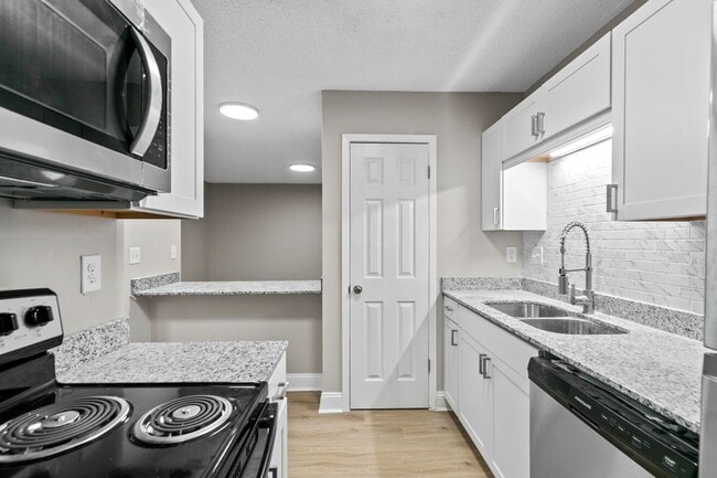 Interior Photo - Skyland Pointe