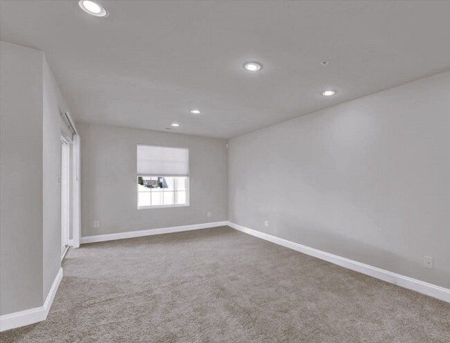 Building Photo - 551 Roszel Way