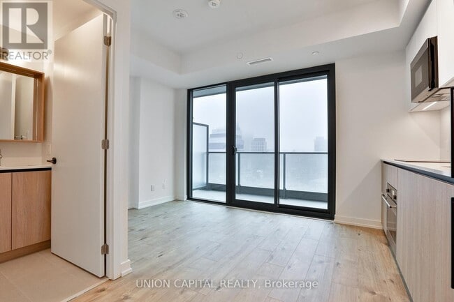 Building Photo - 35 Parliament St