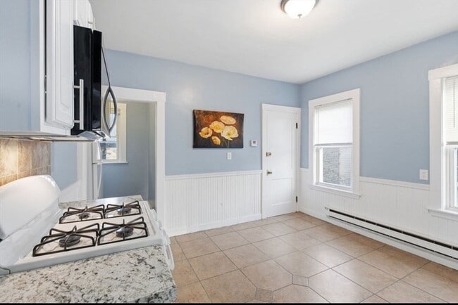 Building Photo - 20 Leslie St